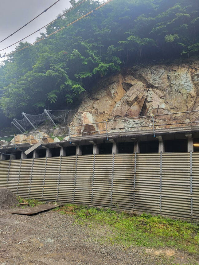 落石で全面通行止めの国道352号 片側交互通行に切り替え 福島・南会津町|TBS NEWS DIG