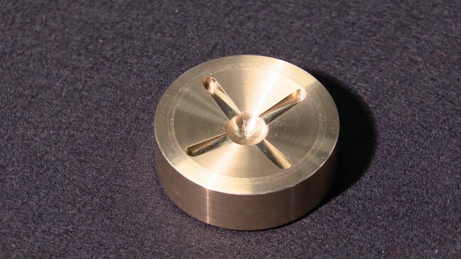 まさに音楽版’下町ロケット’　従業員４人の町工場がうんだ「世界最小の演奏台」　ウイーンフィル首席チェロ奏者も太鼓判！|TBS NEWS DIG