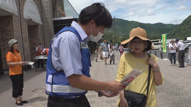 追突や逆走に注意 本格的な夏の行楽シーズンを前に 談合坂SAで交通事故防止活動 山梨・中央道|TBS NEWS DIG