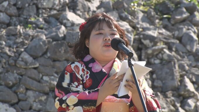 世界遺産に晴れ着姿　名護の山に「華」光文字　沖縄市はアリーナで二十歳を祝う式典開催　　|　沖縄のニュース｜RBC 琉球放送