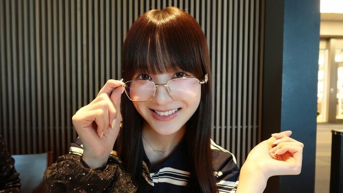 【 本田紗来 】　雰囲気ガラリな金縁メガネショット披露「メガネ買ったんだ」　 空港での写真にファン注目「ぶっちぎりでかわいい」の声|TBS NEWS DIG