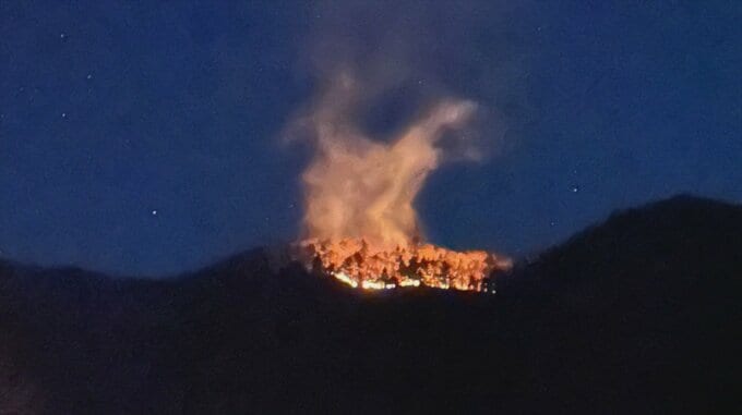 上野原市扇山の山林火災は発生5日目　けさから消火活動が続くも大月市側にも延焼拡大　105ヘクタールの山林を焼く　山梨　|　山梨のニュース | ＵＴＹテレビ山梨