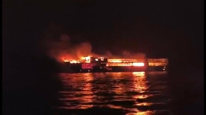 フィリピンでフェリー炎上　少なくとも5人死亡80人以上安否不明