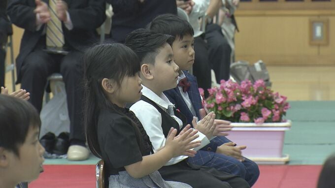 那覇市立の小学校で入学式|TBS NEWS DIG