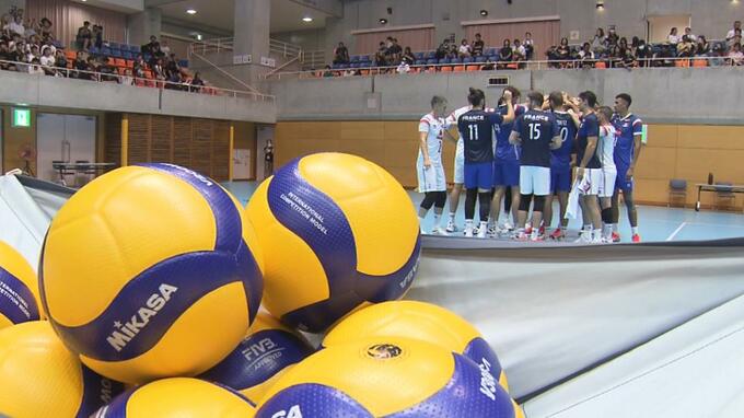 フランス代表が強烈なスパイク披露 バレーボール男子世界選手権前に沖縄市で事前合宿 |TBS NEWS DIG
