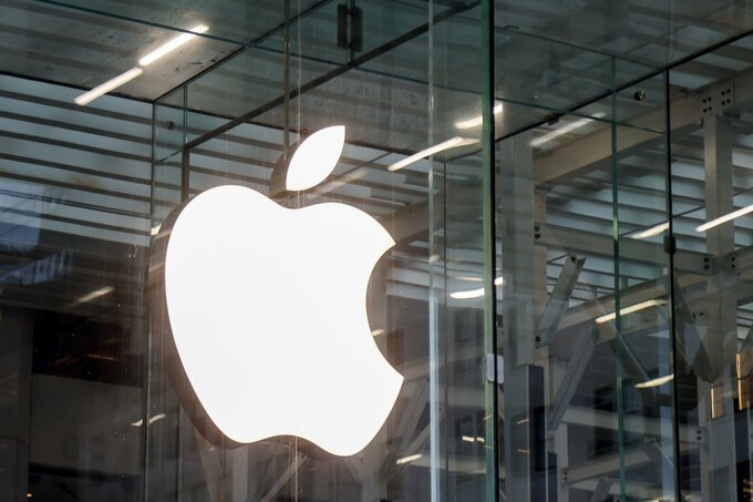 アップルが待望のSiri刷新、それでもPC・スマホ市場縮小止まらず