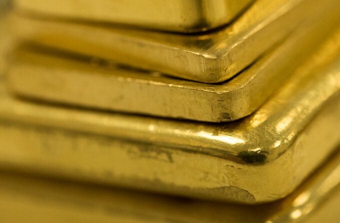 金相場、最高値更新後に上げ幅縮小－トランプ関税で不確実性強まる