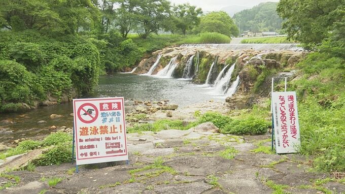 10歳男児死亡事故受けて 現場の滝を一帯を「遊泳禁止」に 石川県が6か国語対応の看板3枚を設置|TBS NEWS DIG