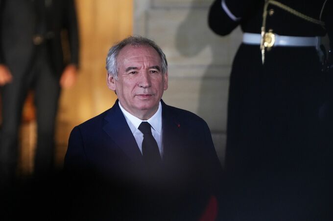 フランス株と債券下落、ドイツ債との利回り差拡大－格下げ響く