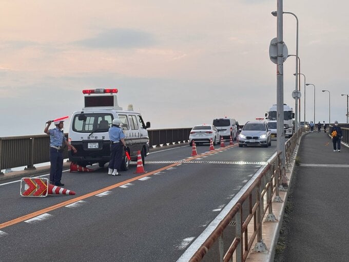 【速報】台船の上で女性が倒れ死亡　首は変色し足を骨折　事件の可能性あるとみて捜査　大阪・大正区|TBS NEWS DIG