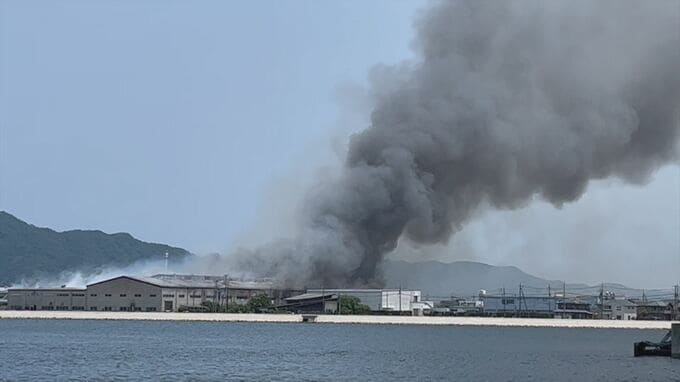 出火から約７時間「木材加工工場火災」未だ鎮火せず 鳥取県境港市　|　BSSニュース | BSS山陰放送