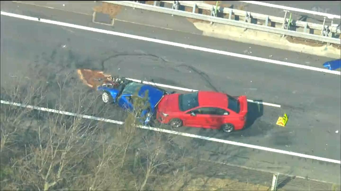 シートベルト着用も車外に投げ出され男性2人死亡 東北道で乗用車が