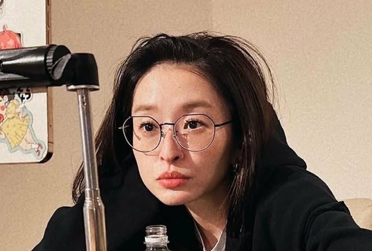 SPEED」島袋寛子さん 「ゆるゆる配信。」 メガネ姿の最新ショットに