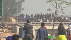 インド・ニューデリー近郊で農作物めぐる政策に対する数万人規模のデモ　農家と警察が衝突 デモ参加者を拘束| TBS CROSS DIG with Bloomberg