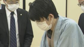 藤井聡太五冠が史上2人目・最年少6冠に王手 132手で10連覇中の渡辺棋王制す 棋王戦五番勝負第2局 |TBS NEWS DIG
