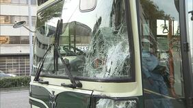 『市バスが軽乗用車に追突』バスには約50人乗車で5人がけが…軽乗用車の2人も軽傷|TBS NEWS DIG
