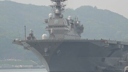 海上自衛隊最大の護衛艦「いずも」佐世保に入港 | 長崎のニュース