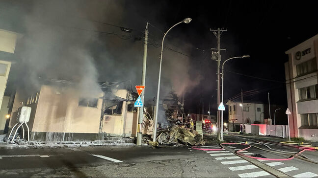 【速報】鰺ヶ沢町内2か所で火事　少なくとも6棟焼けたか　数百メートル離れた場所で同時間帯に発生　付近道路は通行止め　青森県|TBS NEWS DIG