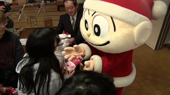 子どもたちの「居場所」に届いたお菓子のクリスマスプレゼント 自動車整備工場がフリースクールを支援 岩手・一関市|TBS NEWS DIG