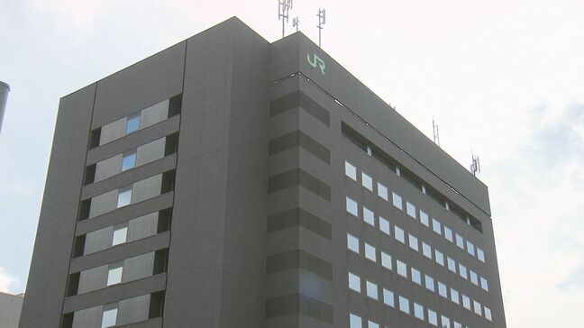 列車の運転室で私物の本を読む ベテラン50代男性運転士が発車待ち合わせ中に…乗客が目撃⇒JR北海道に連絡 職務専念義務違反に該当|TBS NEWS DIG