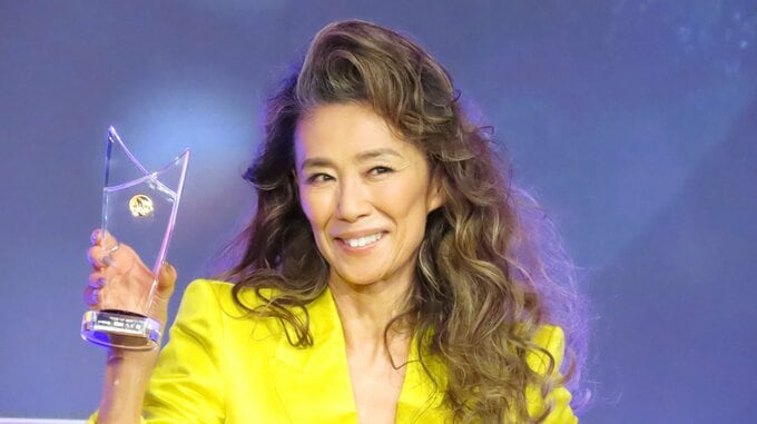 【 萬田久子 】ベスト・ヘア受賞に満面の笑み「賞というのが好きです」健康への意識高く表彰式前には「朝ヨガ」|TBS NEWS DIG