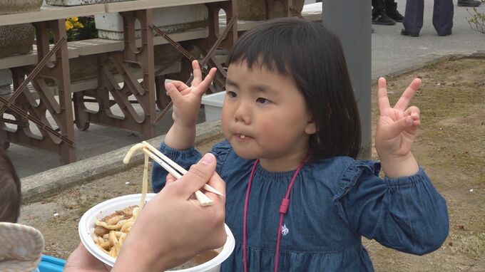 再会を喜ぶ笑顔 ひさびさの出店で笑顔 地域の桜まつりにぎわう 石川・珠洲市|TBS NEWS DIG