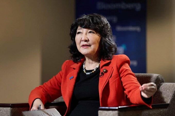 片山財務相、過度な為替変動には断固たる措置－介入は｢フリーハンド｣