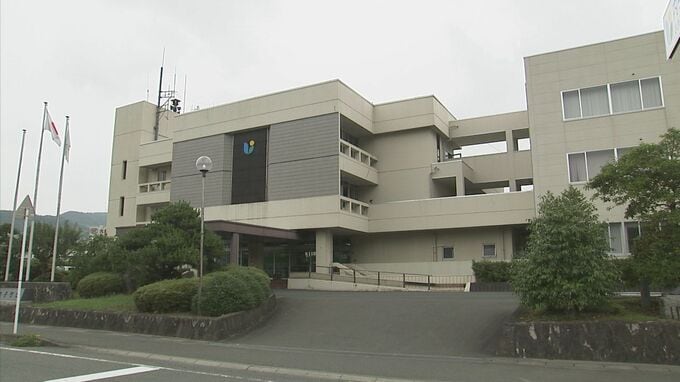 町係長がコンビニで車をバック中に女性に衝突し負傷させる その後、住民情報システムで女性の住所を閲覧の上、女性宅へ謝罪に…停職1か月の懲戒処分 愛媛県内子町　|　愛媛のニュース - Nスタえひめ｜あいテレビは6チャンネル