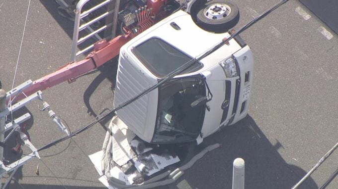 荷おろし作業中にクレーン車が横転…車の外でクレーン車を操作していた48歳の男性が下敷きになり死亡 岐阜・各務原市|TBS NEWS DIG