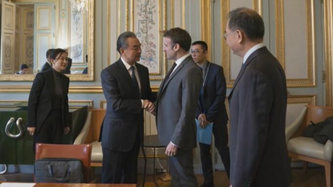 中国・王毅外相　フランス・マクロン大統領と会談　中仏関係の一層の強化を確認