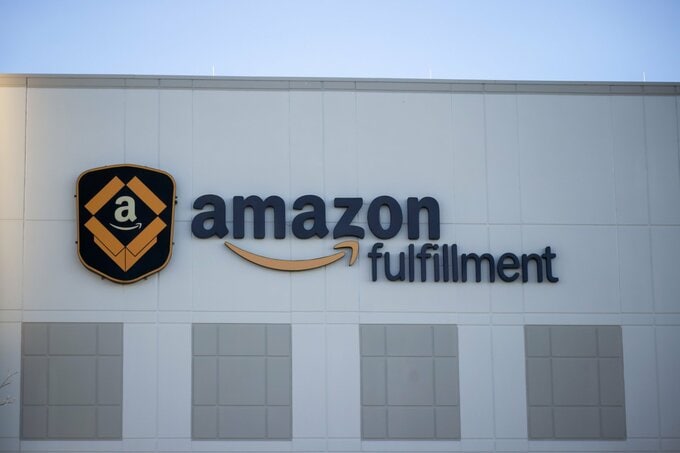 アマゾンが輸送サービス拡大へ、小口貨物業者の株価軒並み急落