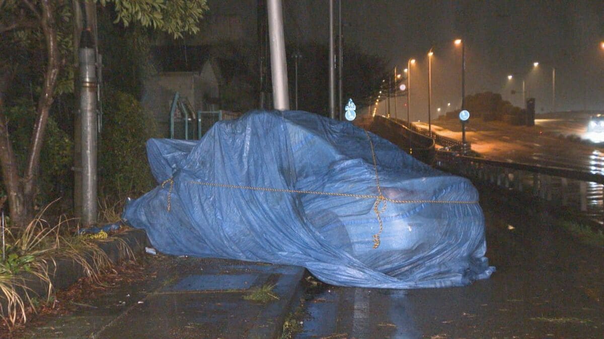 県道で乗用車が街灯に衝突　20歳の男性2人が死亡　大分