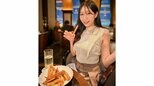 【 穂川果音 】　ホテルのバーで“ご褒美フライドポテトを満喫　気品あふれるノースリーブ姿に　「食べ方もかわいい」と反響|TBS NEWS DIG