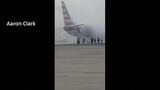 着陸したアメリカン航空機から出火 12人軽傷 米デンバー国際空港|TBS NEWS DIG
