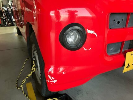 ドラレコが捉えた事故の瞬間 消防車に右側からクマが接触 運転手にけが