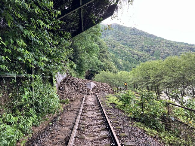 土砂流入で5日から一部区間運休のJR予土線、復旧の見通したたず当面運休続く見込み　バスによる代替輸送あり【高知】|TBS NEWS DIG