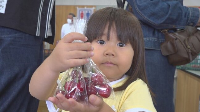旬のサクランボ　「甲斐ルビー」無料配布　農産物直売所に約130人の列　山梨・南アルプス市|TBS NEWS DIG