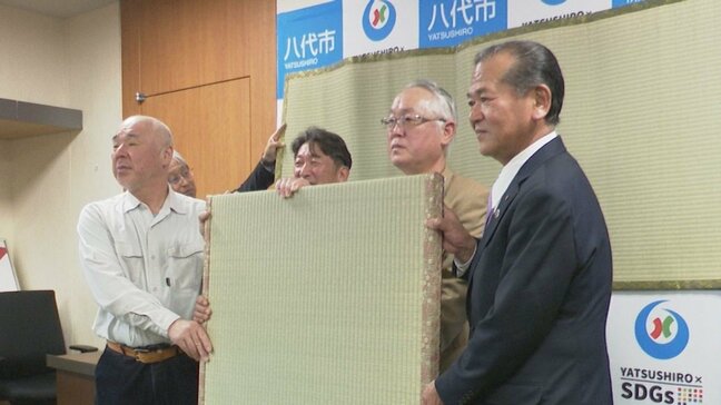 「畳でお昼寝」地元のイグサ使った半畳畳と寝ござを保育所に贈呈　熊本・八代市|TBS NEWS DIG