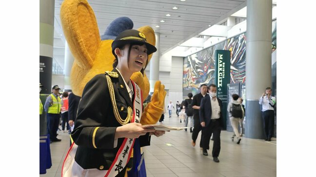 俳優の井本彩花さんが1日渋谷署長に就任 「決して許されない行為で深く傷つける犯罪」通勤通学客に痴漢被害の撲滅を呼びかけ　警視庁|TBS NEWS DIG