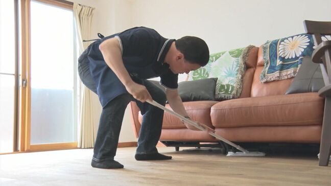 子育て世帯の男性が家事・育児を行う時間「女性の約3分の1」家庭内の不平等の解消へ　丸山知事が掃除と洗濯に取り組むPR動画撮影|TBS NEWS DIG