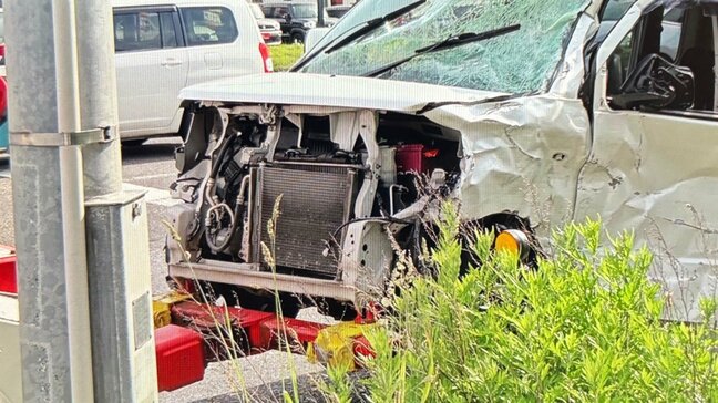 【詳報】国道7号で軽乗用車と大型トラックが衝突 75歳の男性死亡・72歳の女性が大けが 軽乗用車の前方部はぐっしゃり… 警察が事故原因を調べる 青森市|TBS NEWS DIG