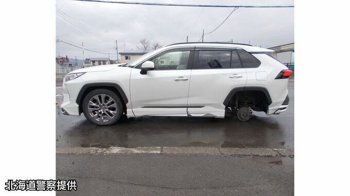 タイヤ交換当日に脱落事故　30代男性が自ら夏タイヤに交換作業「左後輪が脱落しました」巻き込まれた歩行者なし　北海道士別市の市道|TBS NEWS DIG