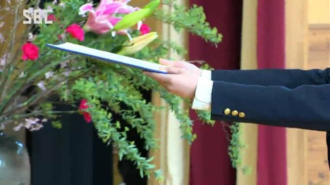 6年間過ごした学び舎を巣立つ…県内小学校で卒業式のピーク　中学校の制服に身を包み卒業証書を受け取る　長野市の城山小学校で卒業式　|TBS NEWS DIG