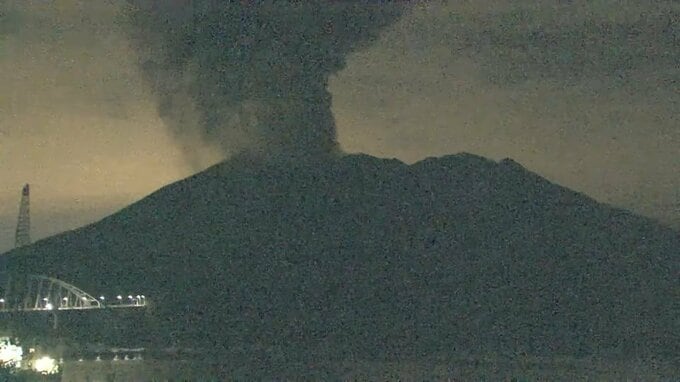 桜島で噴火　噴煙1600メートル上がる　鹿児島|TBS NEWS DIG