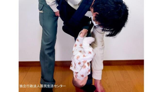 なぜ赤ちゃんは落ちる？抱っこひも事故「すり抜け」の恐怖　生後数カ月の子どもが重篤なけが　|　長崎のニュース | 天気 | NBC長崎放送