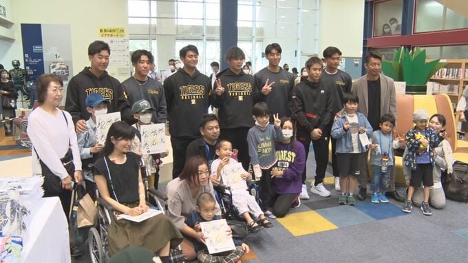 阪神・岡留英貴投手らが病院を訪問し子どもたちとキャッチボール　「夢と希望を与えられるような選手に」と決意新たに　|　沖縄のニュース｜RBC 琉球放送
