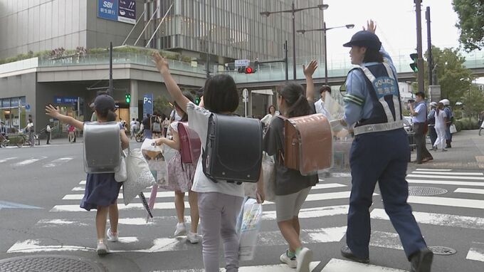 都内で一斉に「横断 SAFETY ACTION」キャンペーン 歩行者らに交通事故防止の呼びかけ 警視庁|TBS NEWS DIG