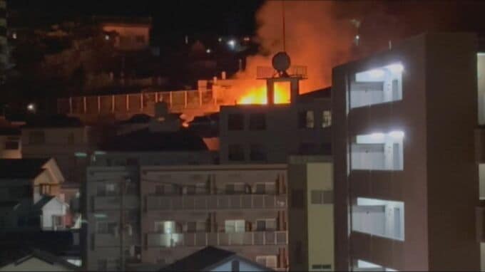 長崎市の集合住宅で火事　1人の身元不明遺体見つかる　木造2階建て計10部屋|TBS NEWS DIG