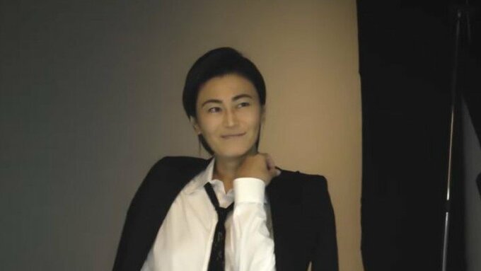氷川きよしさん　活動再開宣言後・初の姿を披露　ライブビジュアル撮影の模様をYouTubeで公開　スーツ姿に笑顔も|TBS NEWS DIG