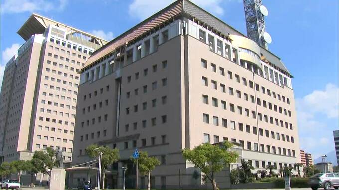 個室トイレの上から盗撮しようとした疑いで団体職員の男を逮捕　鹿児島|TBS NEWS DIG